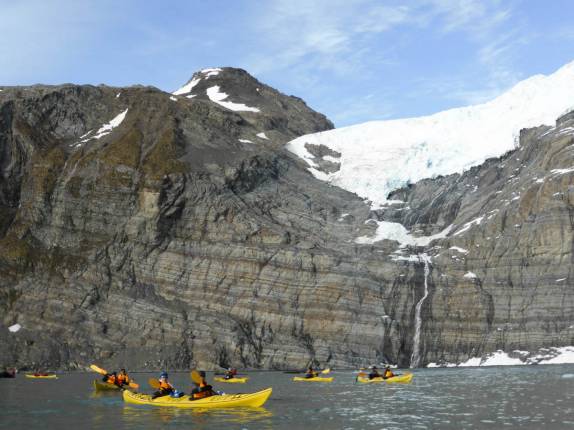 Nosso grupo rema no magnífico cenário de Gold Harbour, na Geórgia do Sul